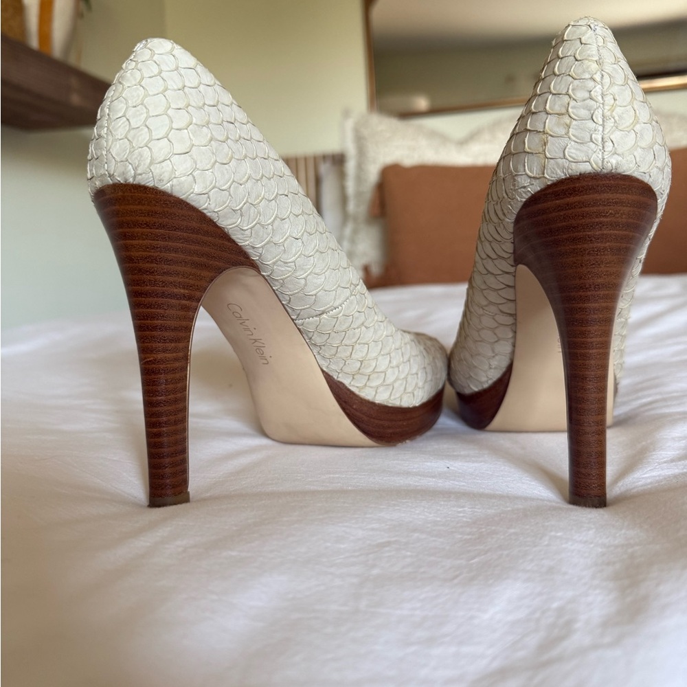 3 for $15 Calvin Klein Kendall Pumps Stacked Heel Scalloped Scales Vintage